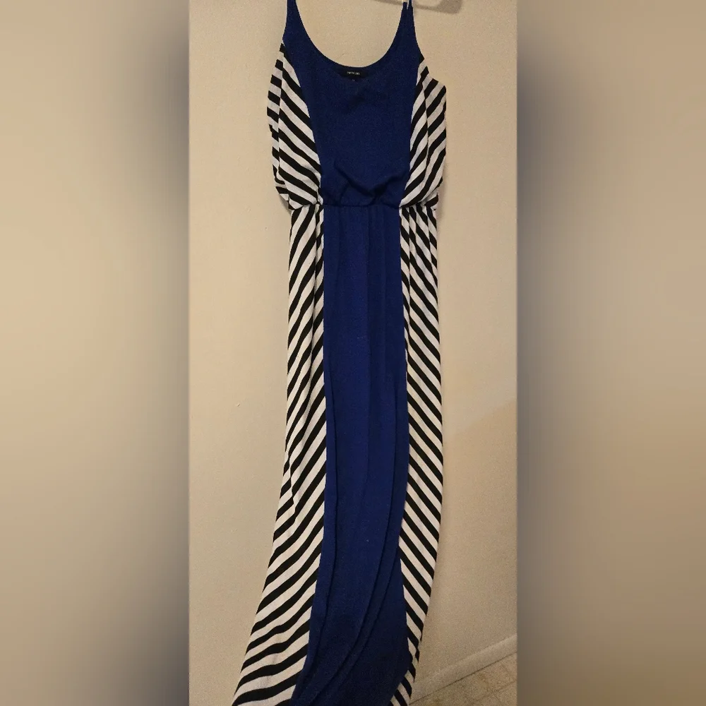 💥💥Blue and Black Striped Maxi Dress - Picture 2 of 3